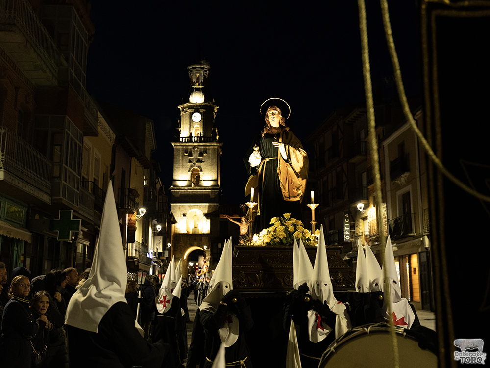 La Semana Santa de Toro celebra una emotiva procesión de Jesús Muerto con tradición y devoción 12 Viernes Santo 12