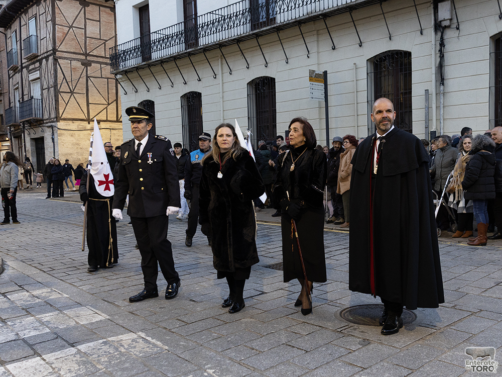 La Semana Santa de Toro celebra una emotiva procesión de Jesús Muerto con tradición y devoción 13 Viernes Santo 13