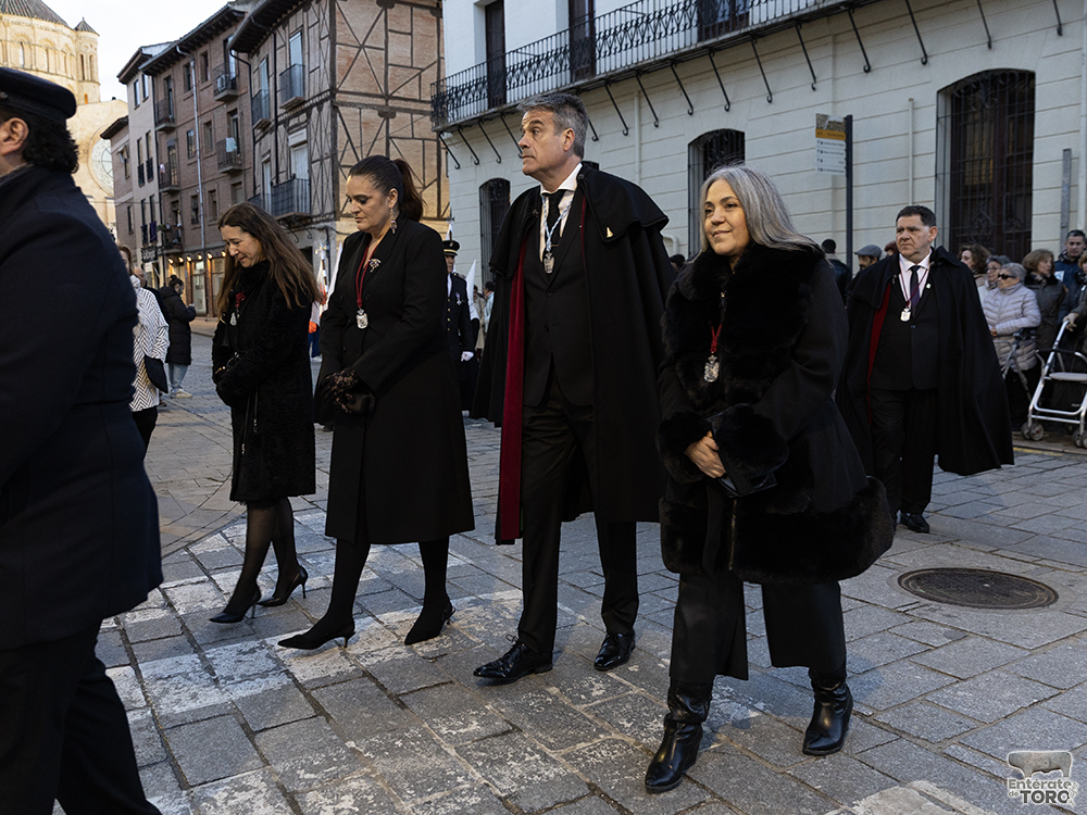 La Semana Santa de Toro celebra una emotiva procesión de Jesús Muerto con tradición y devoción 14 Viernes Santo 14