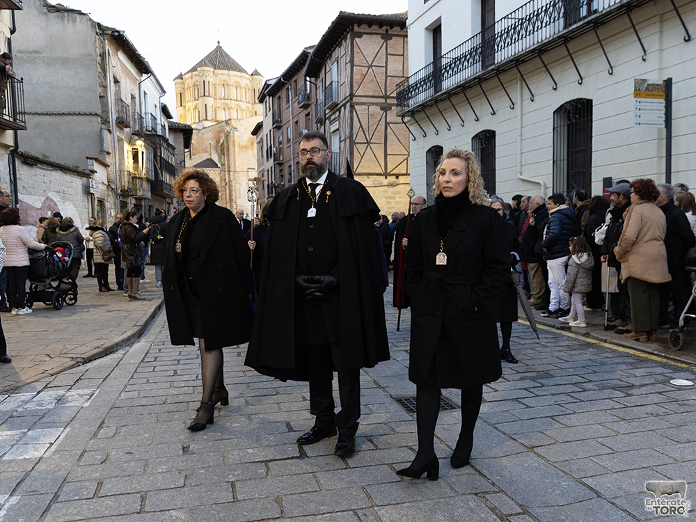 La Semana Santa de Toro celebra una emotiva procesión de Jesús Muerto con tradición y devoción 16 Viernes Santo 16