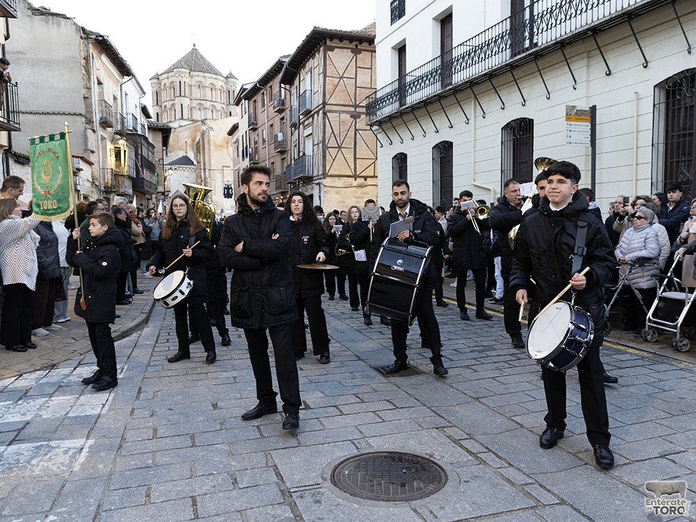 La Semana Santa de Toro celebra una emotiva procesión de Jesús Muerto con tradición y devoción 19 Viernes Santo 19