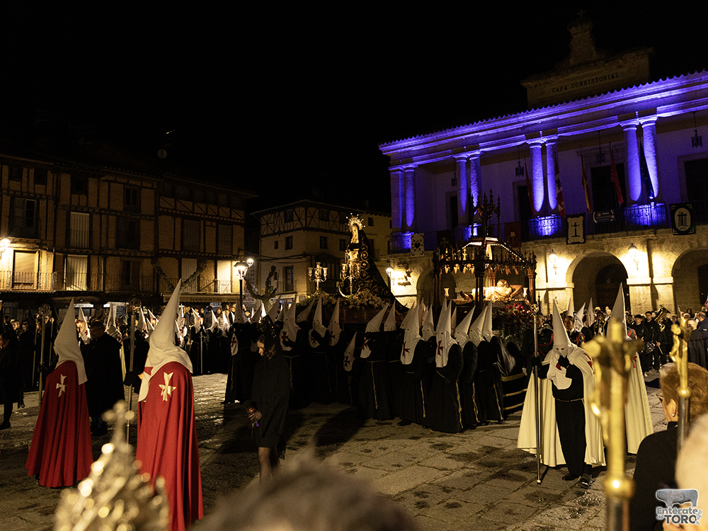 La Semana Santa de Toro celebra una emotiva procesión de Jesús Muerto con tradición y devoción 2 Viernes Santo 2