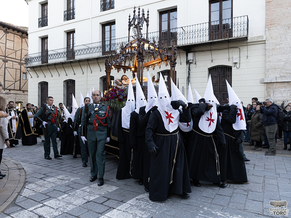 La Semana Santa de Toro celebra una emotiva procesión de Jesús Muerto con tradición y devoción 20 Viernes Santo 20