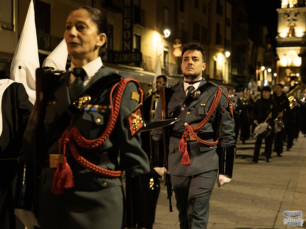 La Semana Santa de Toro celebra una emotiva procesión de Jesús Muerto con tradición y devoción 4 Viernes Santo 4