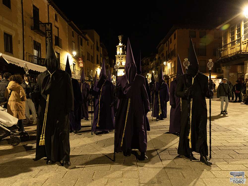 La Semana Santa de Toro celebra una emotiva procesión de Jesús Muerto con tradición y devoción 7 Viernes Santo 7