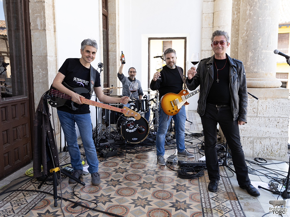 La lluvia no frenó brindar por el Día del Vino con Denominación de Origen en la ciudad de Toro. 19 Brindis DO 19