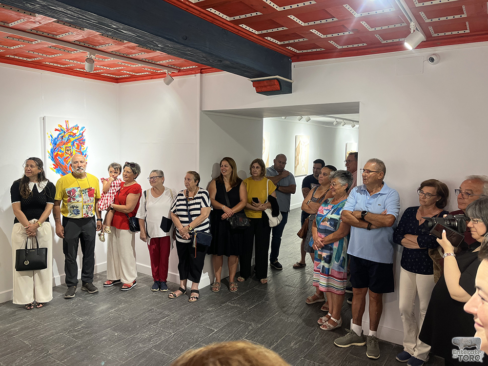 Ele Pozas expone sus pinturas por primera vez en la Casa de la Cultura de Toro 2 Ele Pozas 2