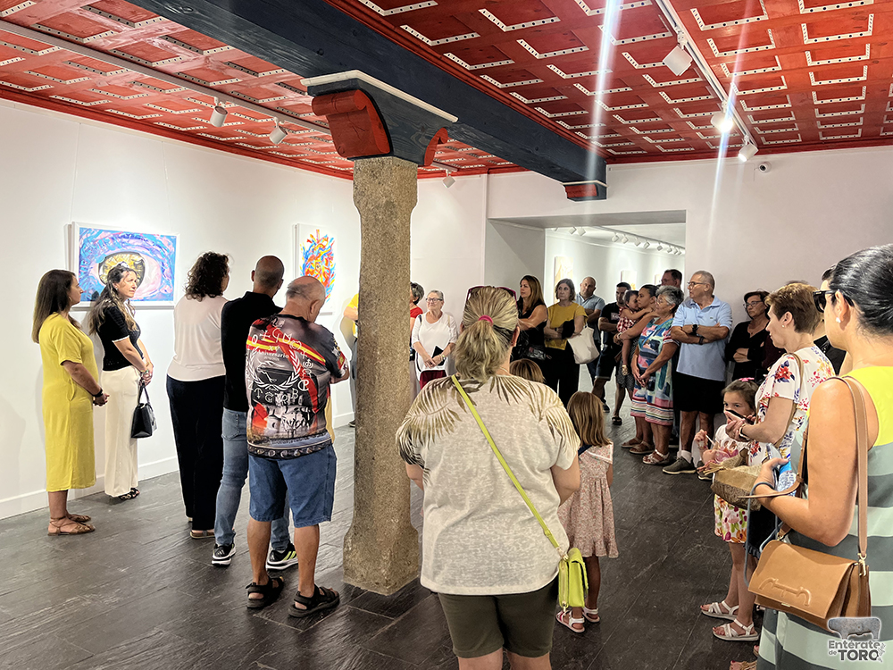 Ele Pozas expone sus pinturas por primera vez en la Casa de la Cultura de Toro 3 Ele Pozas 3