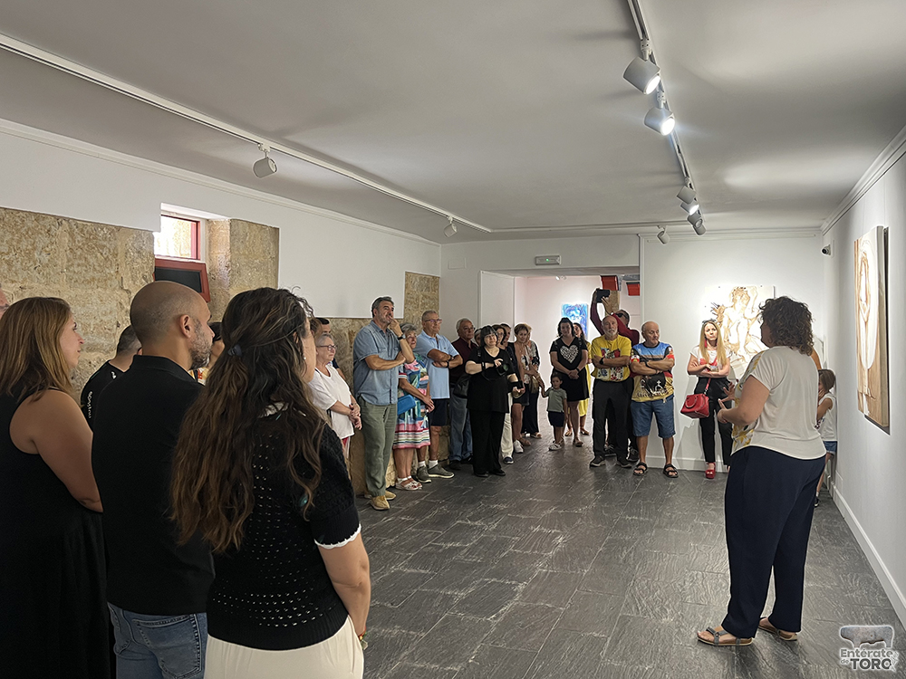 Ele Pozas expone sus pinturas por primera vez en la Casa de la Cultura de Toro 5 Ele Pozas 5