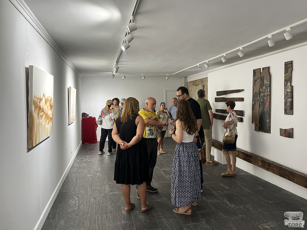 Ele Pozas expone sus pinturas por primera vez en la Casa de la Cultura de Toro 7 Ele Pozas 7