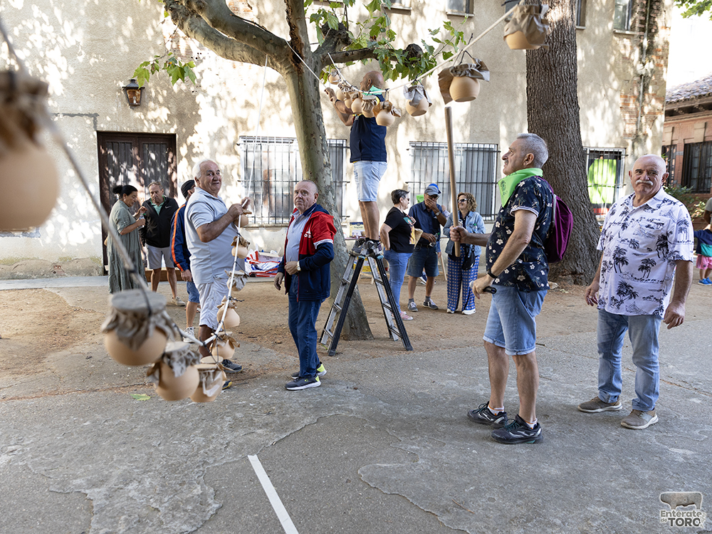 Los Quintos del 1975 abren las fiestas de San Agustín 5 Juegos Quintos 1975 5
