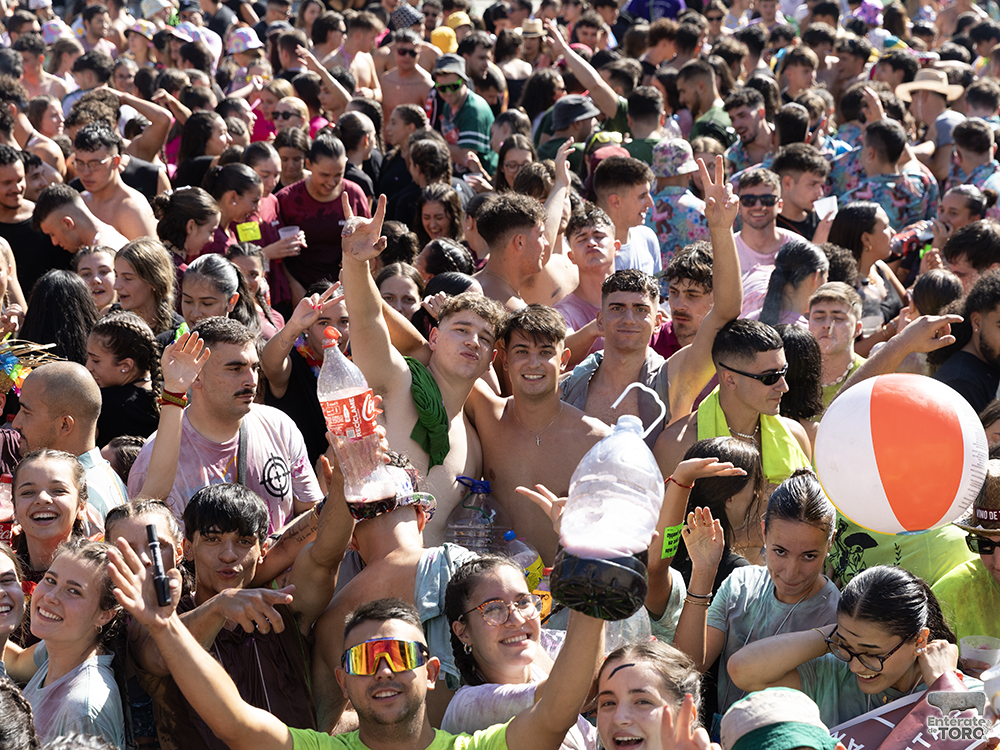 La tradicional mojada da comienzo a las Ferias y Fiestas de San Agustín 12 Mojada y pregon 12