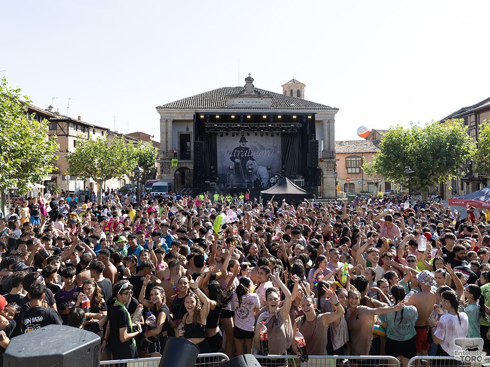 La tradicional mojada da comienzo a las Ferias y Fiestas de San Agustín 15 Mojada y pregon 15