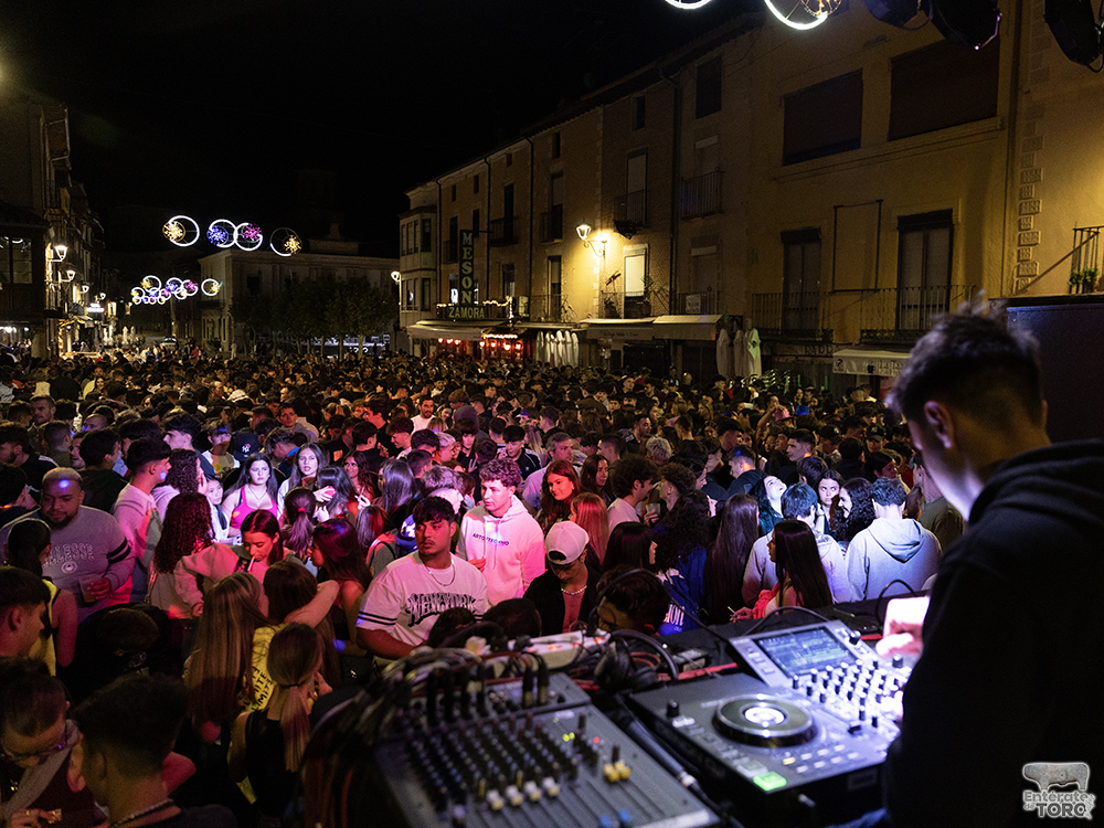Toro del Cajón, tres conciertos y una discomovida para la tarde noche del viernes de fiestas 1 Toros y conciertos 1