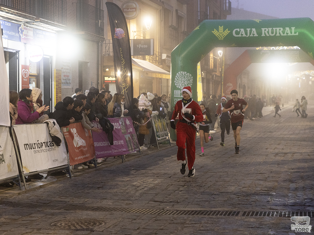 La X San Silvestre Toresana llena Toro de deporte, disfraces y competición. 11 San Silvestre 11