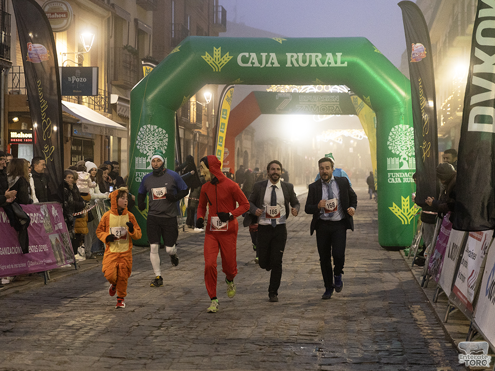 La X San Silvestre Toresana llena Toro de deporte, disfraces y competición. 9 San Silvestre 9