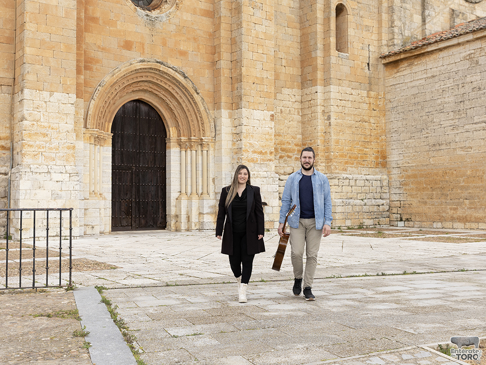 Jairo y Alicia, el dúo musical toresano que conquista por sus voces y cercanía 5 Jairo y Alicia 5