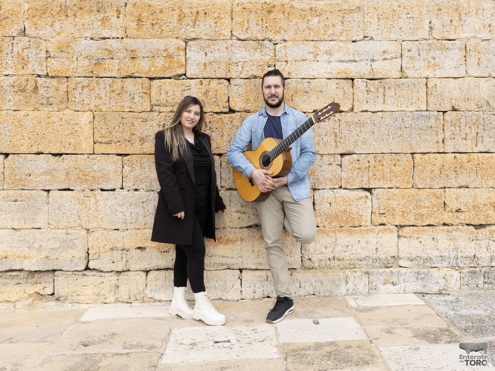 Jairo y Alicia, el dúo musical toresano que conquista por sus voces y cercanía 2 Jairo y Alicia 6